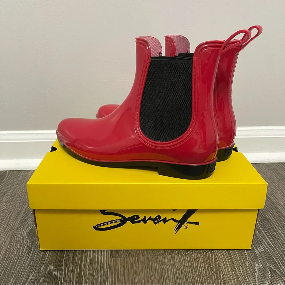 Seven7 Dover red rain boots size 9